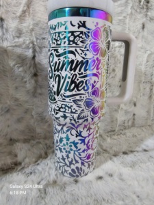 Tumbler da Avventura H2.0 in Acciaio Inox Dorato 40oz con Manico e Placcatura Arcobaleno - Product Image 6