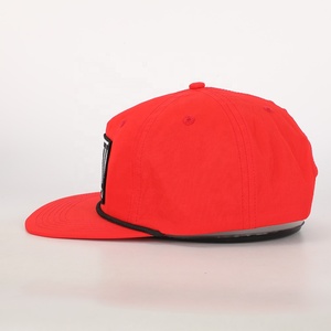 Vente en gros Chapeau en polyester <span class=keywords><strong>rouge</strong></span> avec logo brodé de haute qualité personnalisé <span class=keywords><strong>Casquette</strong></span> Gorras BSCI Oem à bord plat à 5 panneaux - Product Image 3