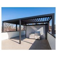 Pergola motorisée en aluminium avec lames orientables, cadre thermolaqué, idéale pour jardin, terrasse et cour.