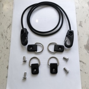 Corde élastique en latex de 2 m avec 4 anneaux en D et double crochet pour utilisation en extérieur - Product Image 5