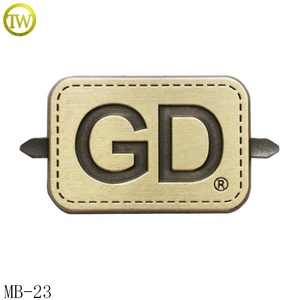 Etichette <span class=keywords><strong>per</strong></span> <span class=keywords><strong>Accessori</strong></span> di Piccole <span class=keywords><strong>Borse</strong></span> Realizzate dal Produttore, Targhette Personalizzate in Lega con Logo Goffrato in Nichel Anticato <span class=keywords><strong>per</strong></span> Mini <span class=keywords><strong>Borse</strong></span> - Product Image 6