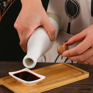 Bouteille à huile en céramique Tongyuan avec couvercle en bois 0,8 L, forme ronde, pour rangement de cuisine, design durable, style japonais - Product Image 5