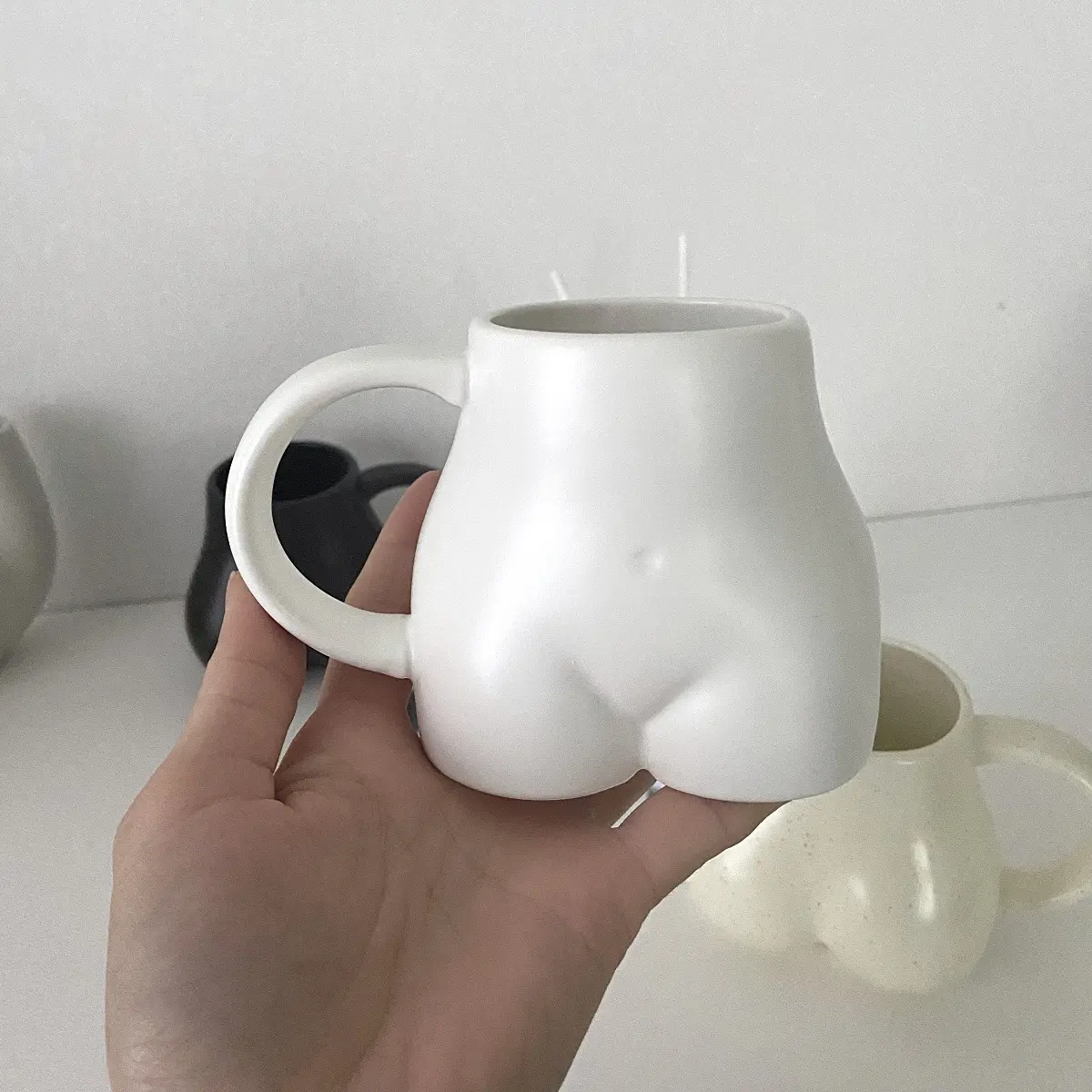 Newest fashion design creative butt ceramic mug Ass coffee cup porcelain mug cute solid color desktop decoration