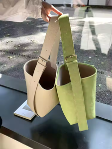 กระเป๋าถือหนังแท้กันน้ำสำหรับผู้หญิง ดีไซน์ใหม่ปี 2026 แบรนด์ดัง หรูหรา พร้อมฝาปิดและซับในโพลีเอสเตอร์ - Product Image 5