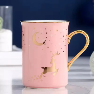 แก้วกาแฟเซรามิกสีทองลายกวางเรนเดียร์ ดวงจันทร์ และดวงดาว สไตล์นอร์ดิก พร้อมหูจับสีทอง ขนาด 400 มล. พร้อมฝาและช้อน ใช้กับเครื่องล้างจานได้ ความจุขนาดใหญ่ - Product Image 3
