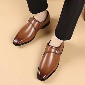 Chaussures en cuir de vachette haute brillance, texture luxueuse, confortables à enfiler, pour occasions formelles et sociales, avec logo personnalisé, collection automne. - Product Image 3
