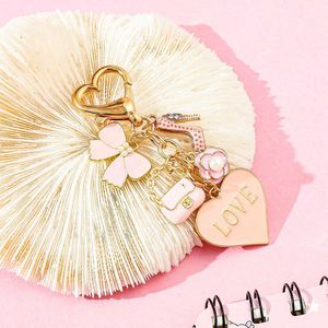 Porte-clés Charmant Cœur Émaillé Rose avec Nœud Papillon et Fleur, Tendance pour Sac, Cadeau pour Femme et Fille - Product Image 3
