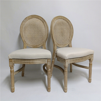 Chaise Louis en rotin empilable en bois rustique avec coussin amovible