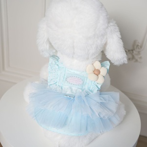 ชุดกระโปรงดอกไม้สำหรับสัตว์เลี้ยงแบบขายส่ง ตกแต่งกลีบดอกไม้ 3 มิติ สายรัดลูกไม้แบบไม่มีแขน กระโปรงผ้าทูลหลายชั้นฟูฟ่อง พร้อมห่วงรูปตัว D สำหรับสุนัข - Product Image 4