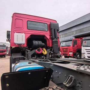 Camion tracteur d'occasion Sinotruk Howo 3 essieux 6x4 371 ch pour le transport de remorques en Chine - Product Image 2