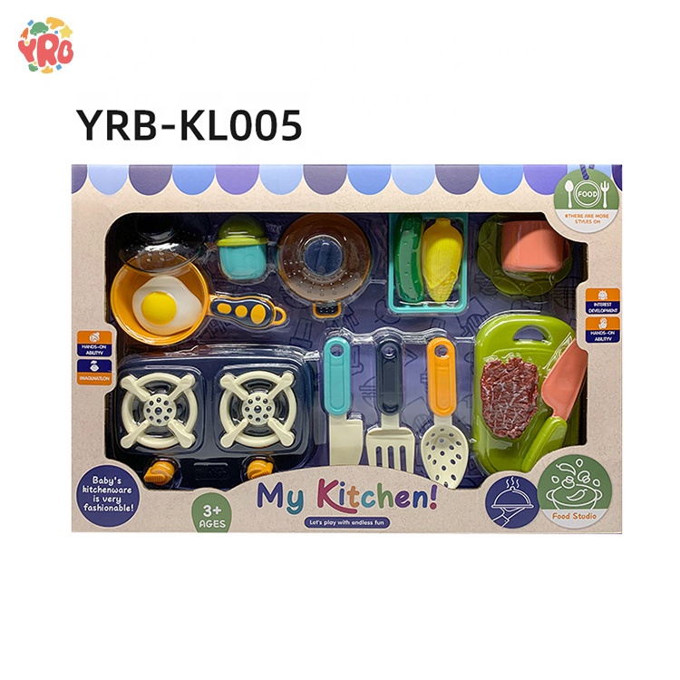 Игрушка для детей в деревянном магазине