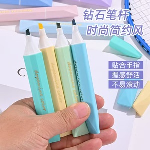 Ensemble de 12 surligneurs <span class=keywords><strong>pastel</strong></span> à séchage rapide, pointe oblique, nouveau style Morandi, <span class=keywords><strong>surligneur</strong></span> diamant, 4 pièces/boîte, vente en gros - Product Image 4