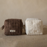 Pochette cosmétique élégante à rayures matelassées avec logo personnalisé, Cube Duo, pochette polyvalente en tissu éponge