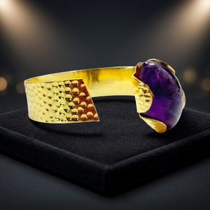 SOUMYA CREATIONS Bracelets Manchette Unisexe en Laiton Plaqué Or Vintage avec Améthyste Sertie, Cadeau du Rajasthan - Product Image 1
