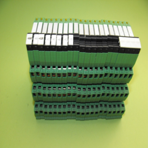 新しいオリジナル既製品 PLCBSP24DC/21.2967219+リレー 2961105。 倉庫産業オートメーションPLCプログラミングコントローラー - Product Image 1