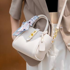 Sacs seau et sacs bandoulière en cuir véritable pour femmes, nouveau style <span class=keywords><strong>tendance</strong></span> 2026, fabrication sur mesure - Product Image 2