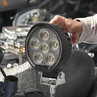 Échantillon gratuit de lampe de travail ronde 24W à led tout-terrain Le système d'éclairage de lampe de poche à led pour tracteur 12V le plus lumineux