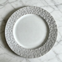Assiettes de présentation jetables en plastique à texture tissée de qualité commerciale, sous-assiettes décoratives, fournitures de traiteur en gros pour hôtels et mariages