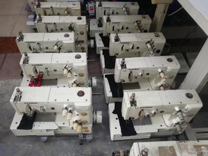 Máquina de Coser Plana de Una Aguja Kansai PX302-4W Usada, Máquina de Coser Industrial de Doble Cadena - Product Image 4