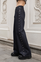Jean large pour femme en indigo foncé avec rivets argentés à double rangée