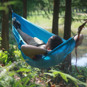 <span class=keywords><strong>Lit</strong></span> lumineux extérieur personnalisé pour parasol de camping Hamac en nylon ultra léger avec sangles - Product Image 3