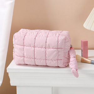 Trousse de Toilette Cloud Down pour Femme, Petite Trousse de Voyage Portable, Grande Capacité, Luxe Léger, Conteneur à Bijoux Premium - Product Image 2