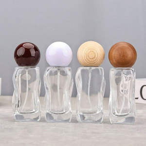 Bouteille de <span class=keywords><strong>parfum</strong></span> vide rechargeable haut de gamme Mingsheng personnalisée de 30 ml avec bouchon en <span class=keywords><strong>bois</strong></span>, flacon pulvérisateur mignon en verre – Fabricant - Product Image 4