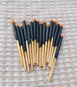 Bâton d'<span class=keywords><strong>allumette</strong></span> en bois de 75mm avec boîte rectangulaire Allumettes de sécurité imperméables et résistantes aux tempêtes pour la survie en plein air - Product Image 6