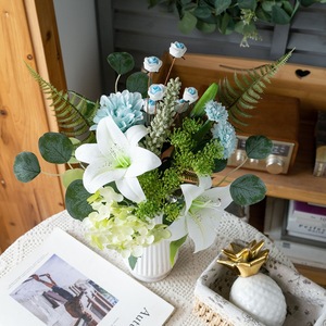 Bouquet de lys artificiels A Dreamlike Prosperity CF02011 pour la décoration intérieure et les arrangements floraux - Product Image 1
