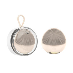 Brosse faciale sonique rechargeable 3 en 1 avec thérapie chauffante pour un nettoyage en profondeur et une revitalisation de la peau - Product Image 1