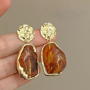 Pendientes Geométricos Irregulares <span class=keywords><strong>Mirad</strong></span> 2025 para Mujer con Diseño Retro y Pendientes Modernos - Product Image 6