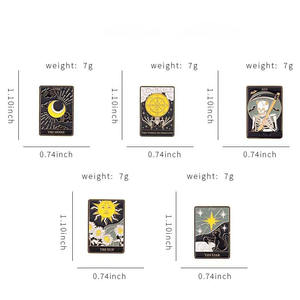 Pin de Solapa de Esmalte con Diseño Gótico de <span class=keywords><strong>Tarot</strong></span>, Luna, Sol, Estrellas, Destino y <span class=keywords><strong>Muerte</strong></span>, para Ropa de Estilo Retro Oscuro y Mochilas - Product Image 4