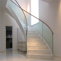 Rampe d'escalier courbée contemporaine Prima avec garde-corps en verre - Construction en acier inoxydable durable et bois, écologique, pour salle de bain et sous-sol
