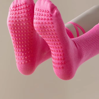 Chaussettes de yoga antidérapantes en silicone à semelle intégrale pour femmes adultes, avec sangle croisée, en coton, pour Pilates, Barre et entraînement fitness