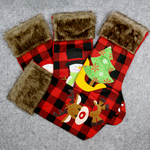 Grandes <span class=keywords><strong>chaussettes</strong></span> de Noël en fausse fourrure de 18 pouces, en toile de jute à carreaux, <span class=keywords><strong>avec</strong></span> revers, pour suspendre - Product Image 3
