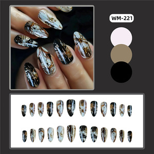 Uñas Postizas Vintage Noir con Arte Barroco en Blanco y Negro y Detalles en Dorado, Uñas Acrílicas Almendradas de Lujo Estilo Old Money - Product Image 2
