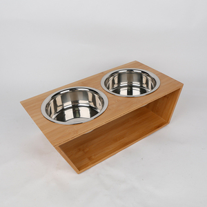 Support de gamelle surélevé moderne et écologique en bambou pour animaux de compagnie, avec double gamelle en acier inoxydable et base antidérapante - Product Image 3