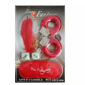 Masque sexy Ensemble de dés Plumes de flirt avec les yeux bandés Bâton Menottes sexuelles en peluche <span class=keywords><strong>Fouet</strong></span> à pagaie pour jeu d'adulte - Product Image 1