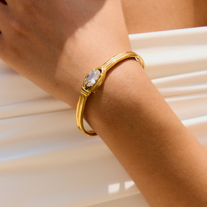 Bracelet manchette tendance en acier inoxydable plaqué or 18 carats avec zircon blanc, double couche, design ouvert, bijou unisexe, cadeau - Product Image 4