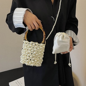 Borse Clutch <span class=keywords><strong>da</strong></span> Donna 2026 Fatte <span class=keywords><strong>a</strong></span> Mano con Perle, Borsa <span class=keywords><strong>a</strong></span> Secchiello <span class=keywords><strong>da</strong></span> Sera, Pochette in Acrilico con Perle, Borsa <span class=keywords><strong>da</strong></span> Festa e Matrimonio con Manico in Bambù, Borse con Perle Intrecciate - Product Image 6