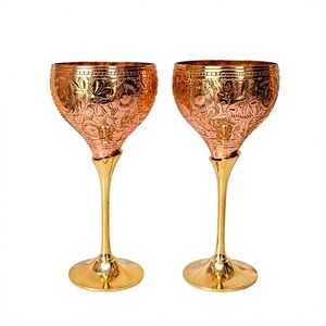 Juego de 2 Copas de Vino de Cobre Repujado con Tallo Largo Dorado, Copas de Vino Tinto Metálicas para Bodas, Fiestas y Bares - Product Image 1