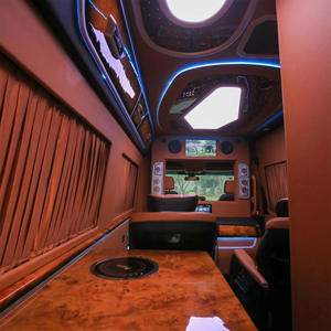 Fourgonnette de luxe Mercedes-Benz Sprinter personnalisée avec cloison, <span class=keywords><strong>TV</strong></span>, plafond ciel étoilé et toit surélevé <span class=keywords><strong>pour</strong></span> un intérieur exécutif VIP - Product Image 2
