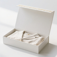 Fourniture d'emballages personnalisés pour boutique de t-shirts habits et vêtements, boîte cadeau biodégradable au détail avec logo personnalisé, en carton