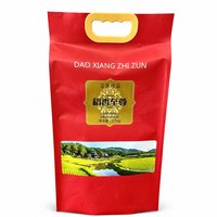 Sac d'emballage de riz imprimé sur mesure, pochette verticale rouge avec poignée, sac à céréales de qualité alimentaire 2,5 kg 5 kg 10 kg, vente en gros OEM