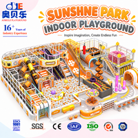 Structure de jeu intérieure personnalisée pour enfants : piscine à balles, toboggan en spirale, tunnel d'escalade, trampoline, carrousel