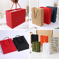 Machine à insérer et à enfiler les cordes pour poignées de sacs en papier, machine à fabriquer des poignées torsadées en ruban ou en corde pour sacs fourre-tout et sacs cadeaux