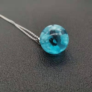 <span class=keywords><strong>Collana</strong></span> Creativa da Donna con Sfera Rotonda in Resina Trasparente, Cristallo, Luna, <span class=keywords><strong>Cielo</strong></span> Blu e Nuvole Bianche - Product Image 4