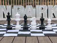 Échecs géants 3D de luxe en plastique personnalisés pour l'extérieur, avec pièces pliantes, pour activités de terrain de jeu sur campus