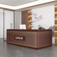 Bureau de réception moderne de style chinois en MDF durable et écologique pour salons de beauté, écoles, centres commerciaux, zones de réception d'entreprises