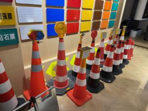 Cônes de circulation d'entraînement de véhicule de 700mm, cônes d'avertissement de sécurité, barrières de circulation en plastique réfléchissantes pour améliorer la sensibilisation au trafic - Product Image 6